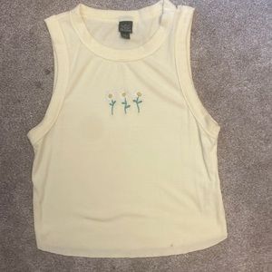 Tank top with daisies